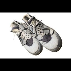 NIKE AIR HUARACHE WOLF GREY WOMENS